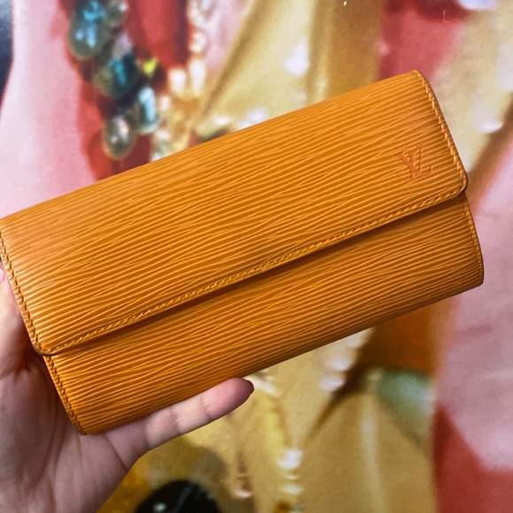 LV Orange 🍊 🎃 Epi Wallet - Picture 1 of 1